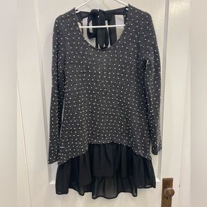 Areve black and white polka dot ruffle bottom shirt
